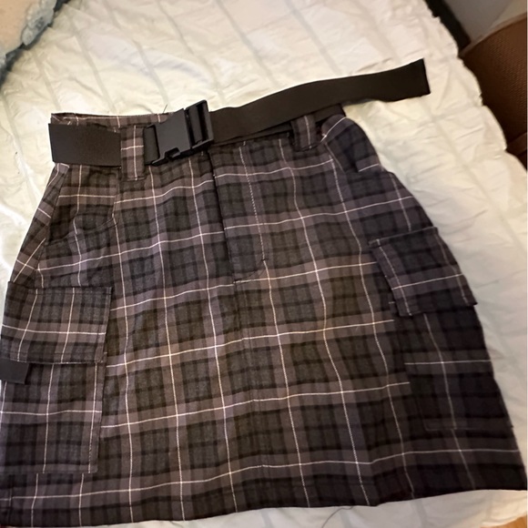 Xs plaid mini skirt with chunky black belt from garage  cute ,classy/trashy! - Picture 2 of 9